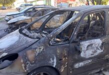 Пет коли изгоряха на варненски паркинг