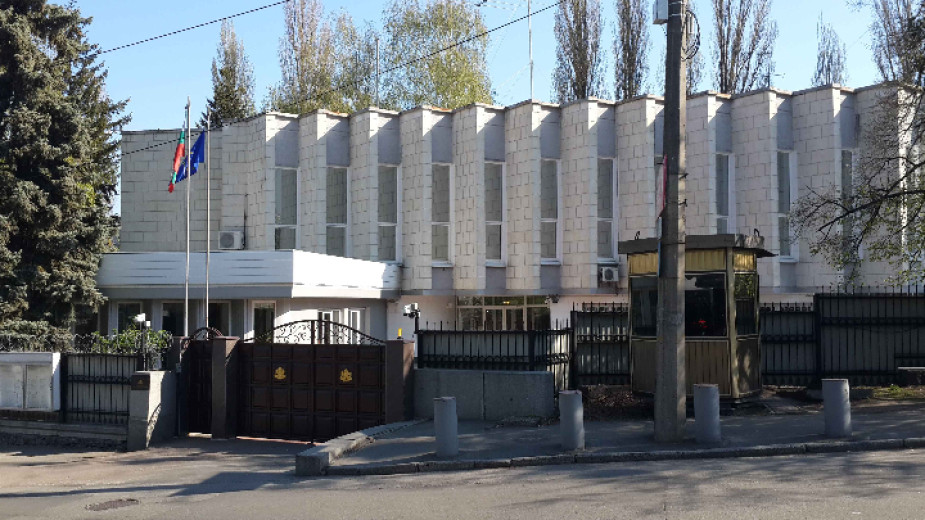 Българското посолство в Киев отново работи, съобщиха от МВнР. Страната