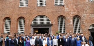 ГЕРБ-СДС откри предизборната си кампания с молебен за здраве