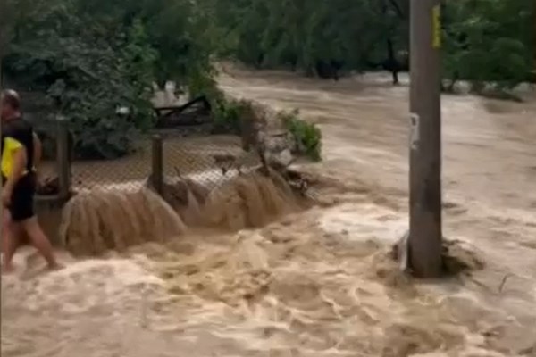 По предварителни данни щетите от наводненията в трите най засегнати села