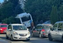 Автобус на градския транспорт в София катастрофира, има ранени, сред тях и дете