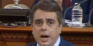 Делян Добрев връчи на Асен Василев и „Промяната“ розов маркер заради женските им реакции