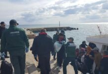 Гранични полицаи спасиха 38 мигранти в кораб край Шабла