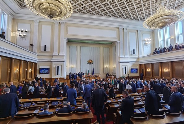 Депутатите отново не избраха председател на парламента при първия опит