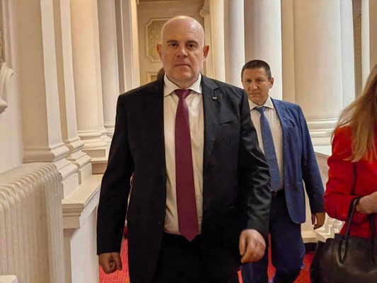 Главният прокурор Иван Гешев предложи на служебния вицепремиер и министър