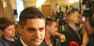 Народното събрание не е приют за откачалки