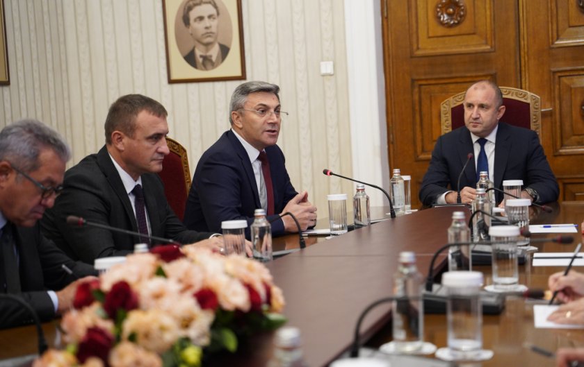 Президентът Румен Радев проведе консултации с ДПС. Поканата идва навръх
