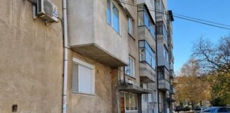 Учител по психология открит мъртъв пред блока си в Кърджали