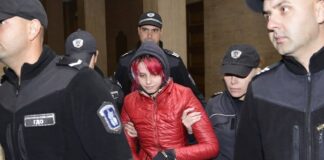 Внучката на актрисата Виолета Донева, обвинена в убийството й, е наркоманка, пробола с нож и приятеля си