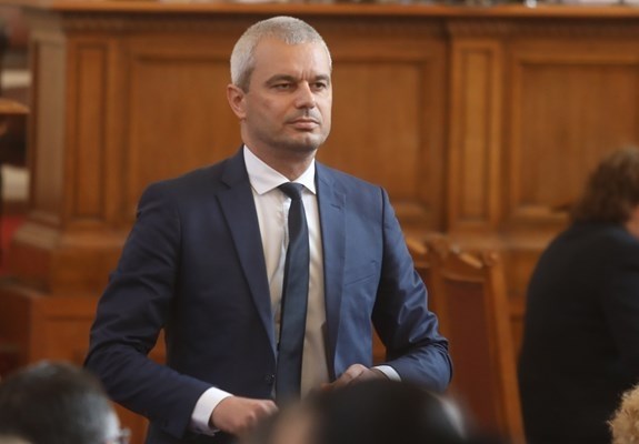 Лидерът на Възраждане Костадин Костадинов призова държавния глава Румен Радев