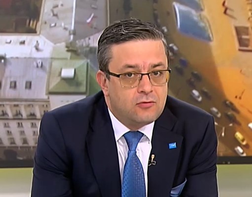 Депутатът от ГЕРБ СДС Тома Биков изрази съменение че предложения