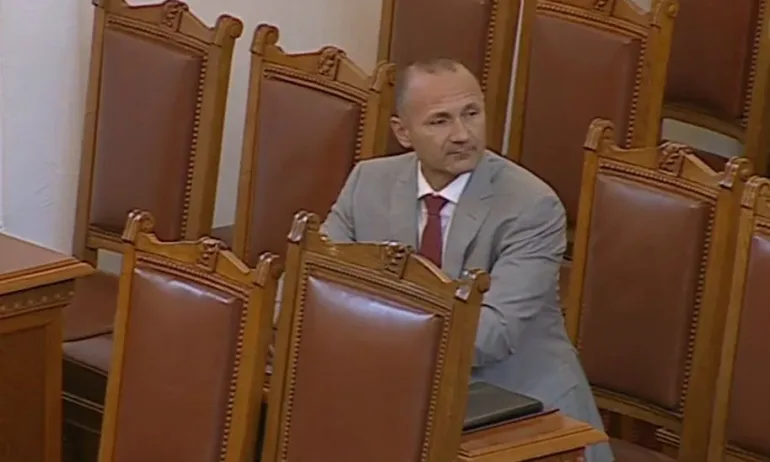 Служебният министър на енергетиката Росен Христов разкри днес в парламента
