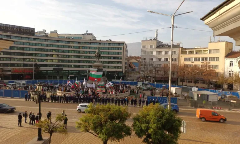 Започна протестът на Възраждане пред парламента Демонстрацията е срещу предложението