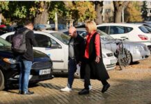 Мая Манолова вече не може да събере нито лайкове във фейсбук, нито хора за протест