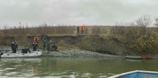 Откриха лодката на изчезналите рибари в Мандренското езеро