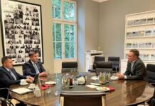 Министър Стоянов, ако от 28 септември до 26 ноември си успял да прескочиш от 100 милиона на 1 милиард евро инвестиции – ти си Факир! Ти си финансов Меси и Месия!