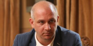 Не виждам проблем в пиесата, заяви директорът на Народния театър