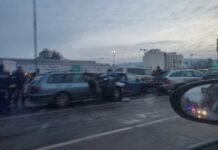 Четирима ранени, сред тях майка и дете, след верижна катастрофа в центъра на София