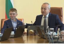 Шестокласник откри заедно с Гълъб Донев заседанието на Министерския съвет