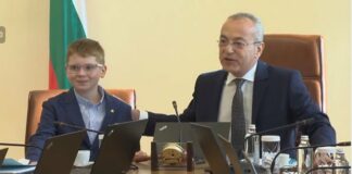 Шестокласник откри заедно с Гълъб Донев заседанието на Министерския съвет