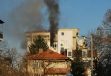 Жена загина при пожар в столичния кв. „Лозенец“, цялата кооперация е евакуирана