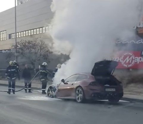 Ферари горя на Околовръстното шосе в София тази сутрин Инцидентът