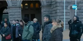 Заради глобите за винетки жителите на Пролеша на протест пред МС