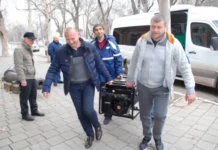 Министър Росен Христов подари 18 генератора на българите в Болград