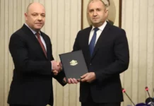 Ето го кабинетът на проф. Габровски, има големи изненади