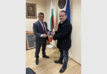 Националната полиция награди доц.-д-р Иво Димитров за помощта, оказана при бедствието в Карловско