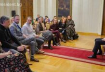 Радев се зае с „проблемите“ на Народния театър „Иван Вазов“. В съобщението на президентството няма нито дума за оставката на „гробаря“ Минеков