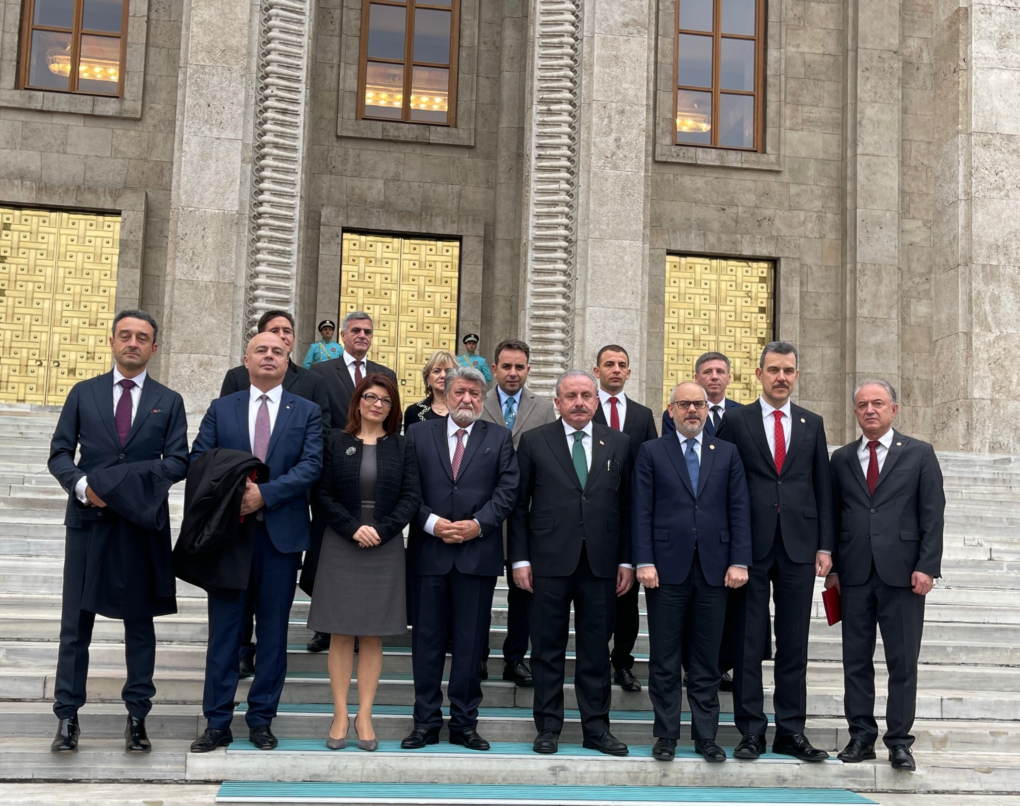 Българският парламент да бъде инициатор на международна среща на високо