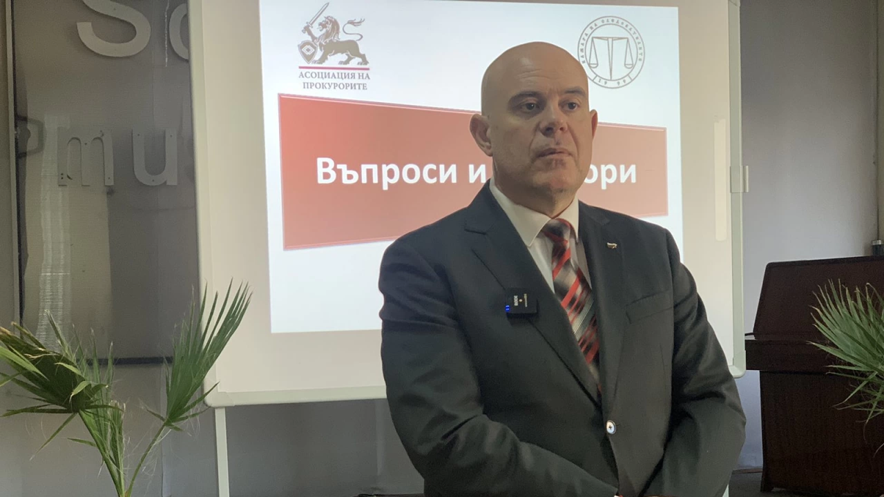 Главният прокурор Иван Гешев обяви, че е призован в понеделник