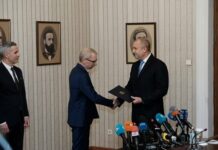 Денков върна празна папка на президента