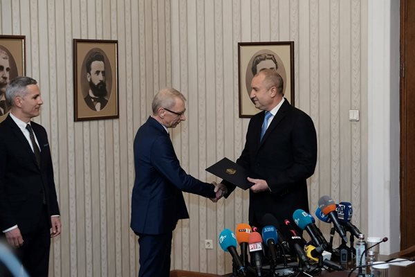 Кандидатът за министър председател Николай Денков върна нереализиран втория мандат за