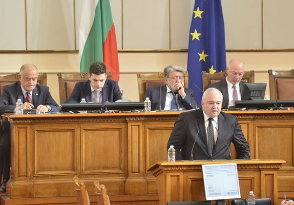 На закрито заседание ще бъдат изслушани вътрешният министър Иван Демерджиев
