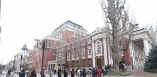 Опашка пред Народния за постановката с Малкович, сайтът на театъра блокира