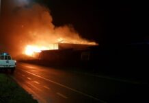 Пожар изпепели плажна дискотека в Бургас, мъж е с 20 % изгаряния