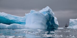 Айсберг колкото Лондон се откъсна от Антарктика