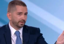 Когато придворният шут разказва измишльотини