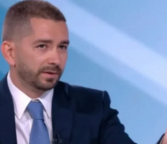 Радев беше купен от потресителни боклуци