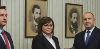 Нинова почерпи Радев с бонбони за рождения си ден и взе мандата