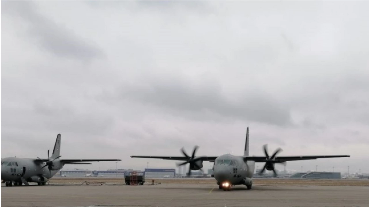 Самолет C-27J Спартан превози медицински екипи до Варна, за да
