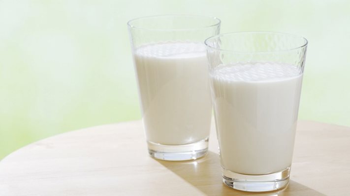 Фермери от Пловдивско подаряват млякото си като единственото изискване е