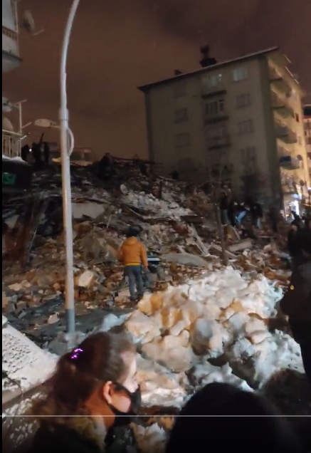 20 български доброволци тръгнаха към районите пострадали от земетресението в