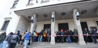 Среднощни опашки пред БНБ за сребърна монета с лика на Найден Геров