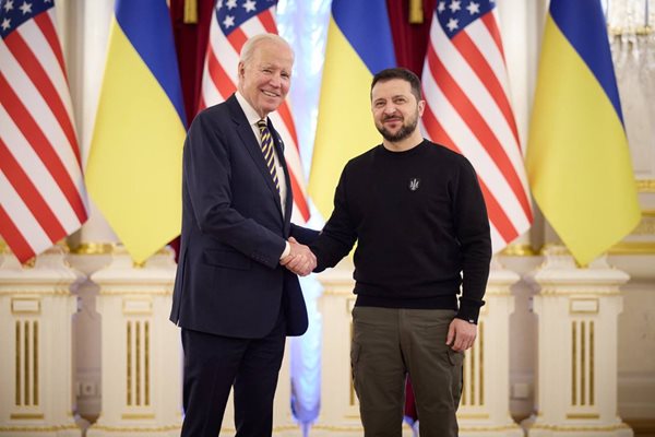 Въпреки съобщенията че президентът на САЩ няма да посети Украйна