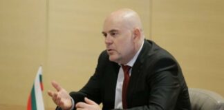 Гешев видя тоталитарен преврат зад искането за отстраняването му