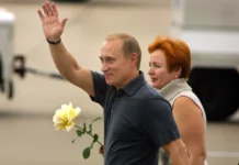 Politico: Бившата съпруга на Путин спешно разпродава вили и имения в Европа