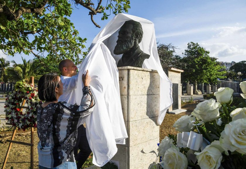 Бюст-паметник на Христо Ботев беше открит в столицата на Куба